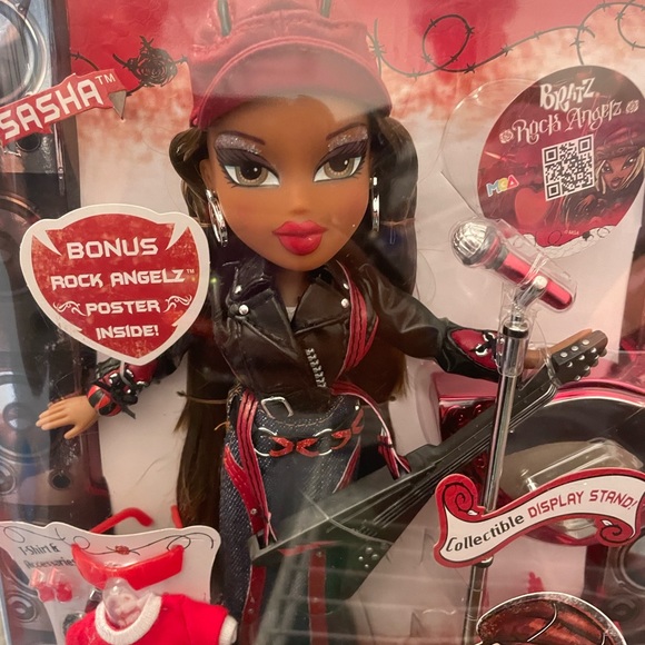 Bratz dolls with original accessories - Picture 2 of 3